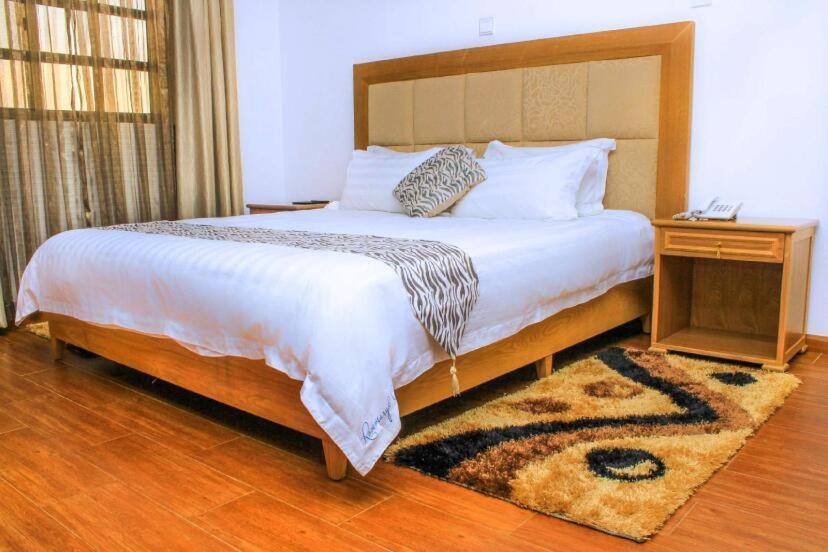 Rosemary Courts Bed And Breakfast エンテベ エクステリア 写真