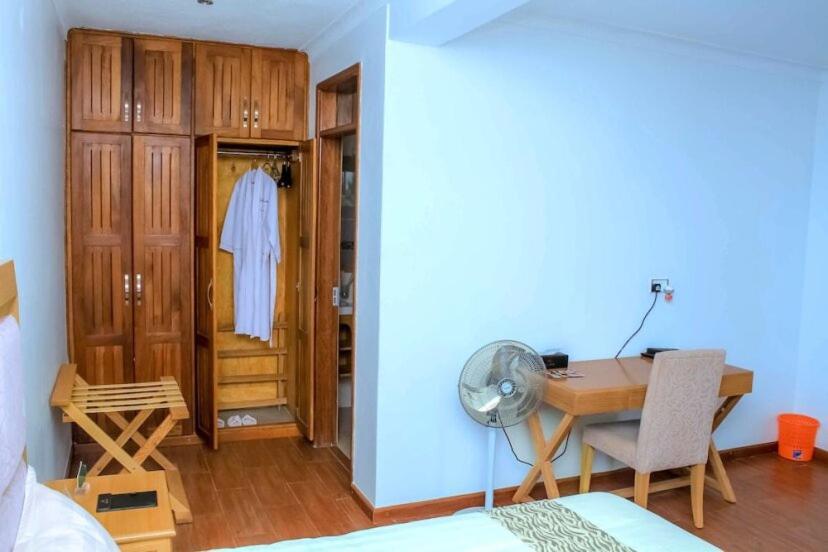 Rosemary Courts Bed And Breakfast エンテベ エクステリア 写真